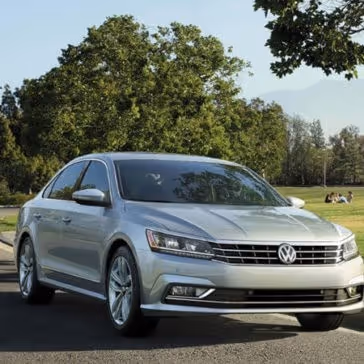 2017 Volkswagen Passat Park Driving