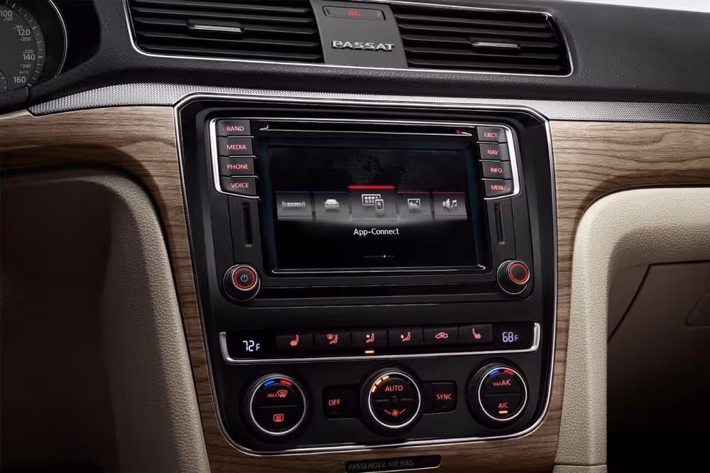 2018 Volkswagen Passat interior